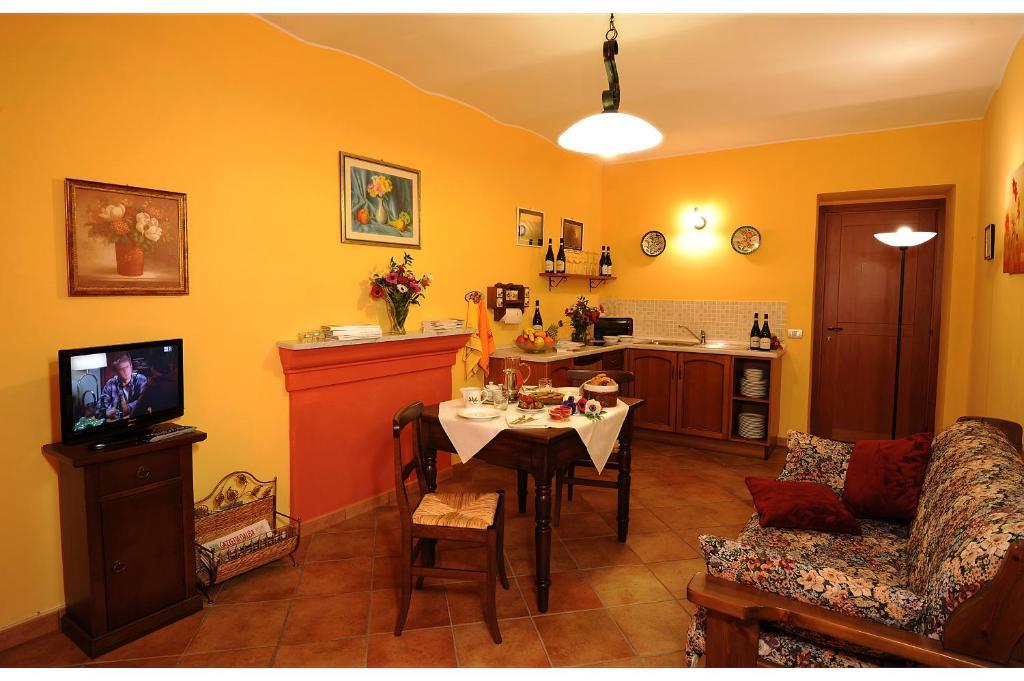 Agriturismo Bianconiglio Monforte dʼAlba Habitación foto