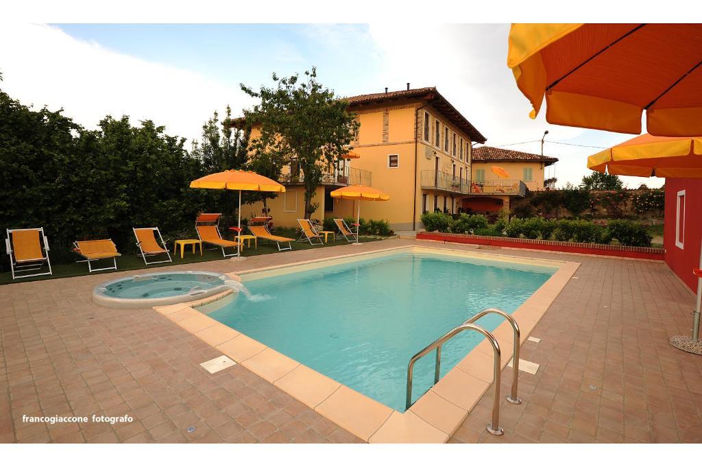 Agriturismo Bianconiglio Monforte dʼAlba Exterior foto
